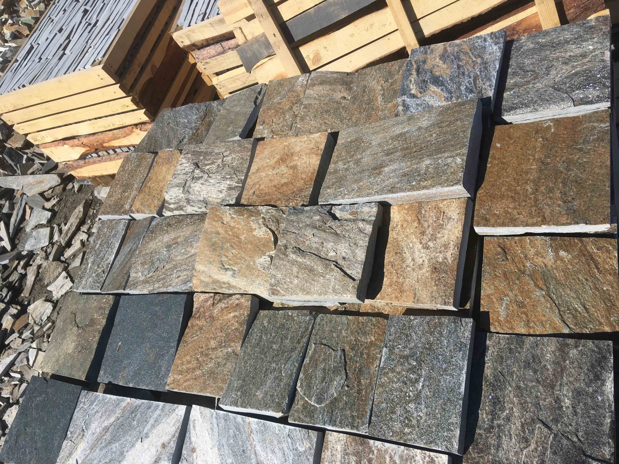 Плитка пилёная златолит Уральский для цоколя, отмостки купить в Республике Якутия