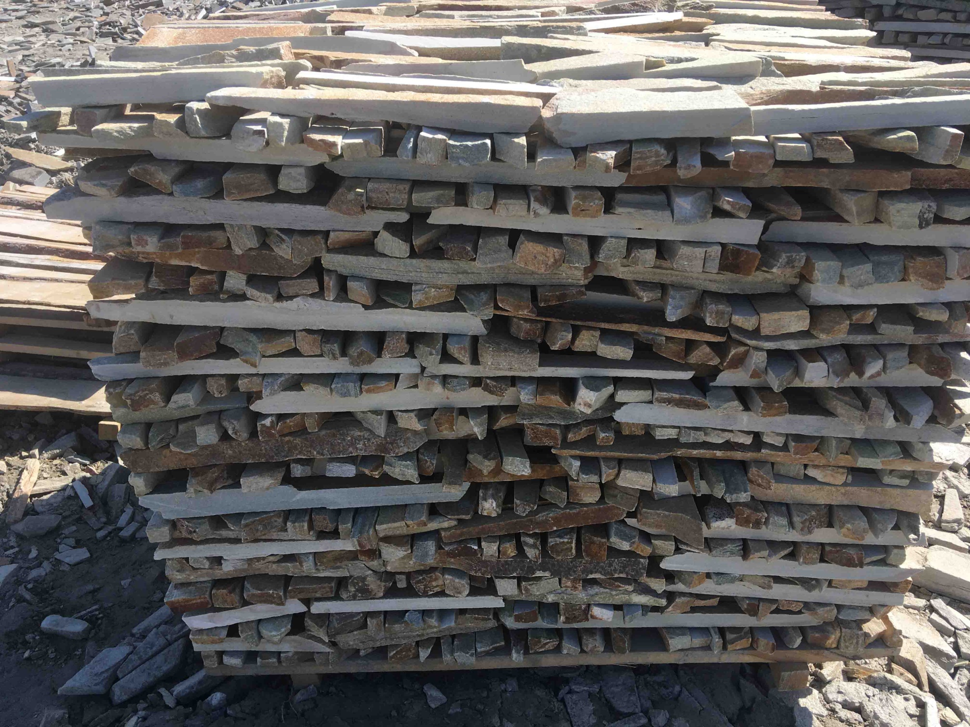 Горбушка златолит золотистый для облицовки купить в Республике Якутия