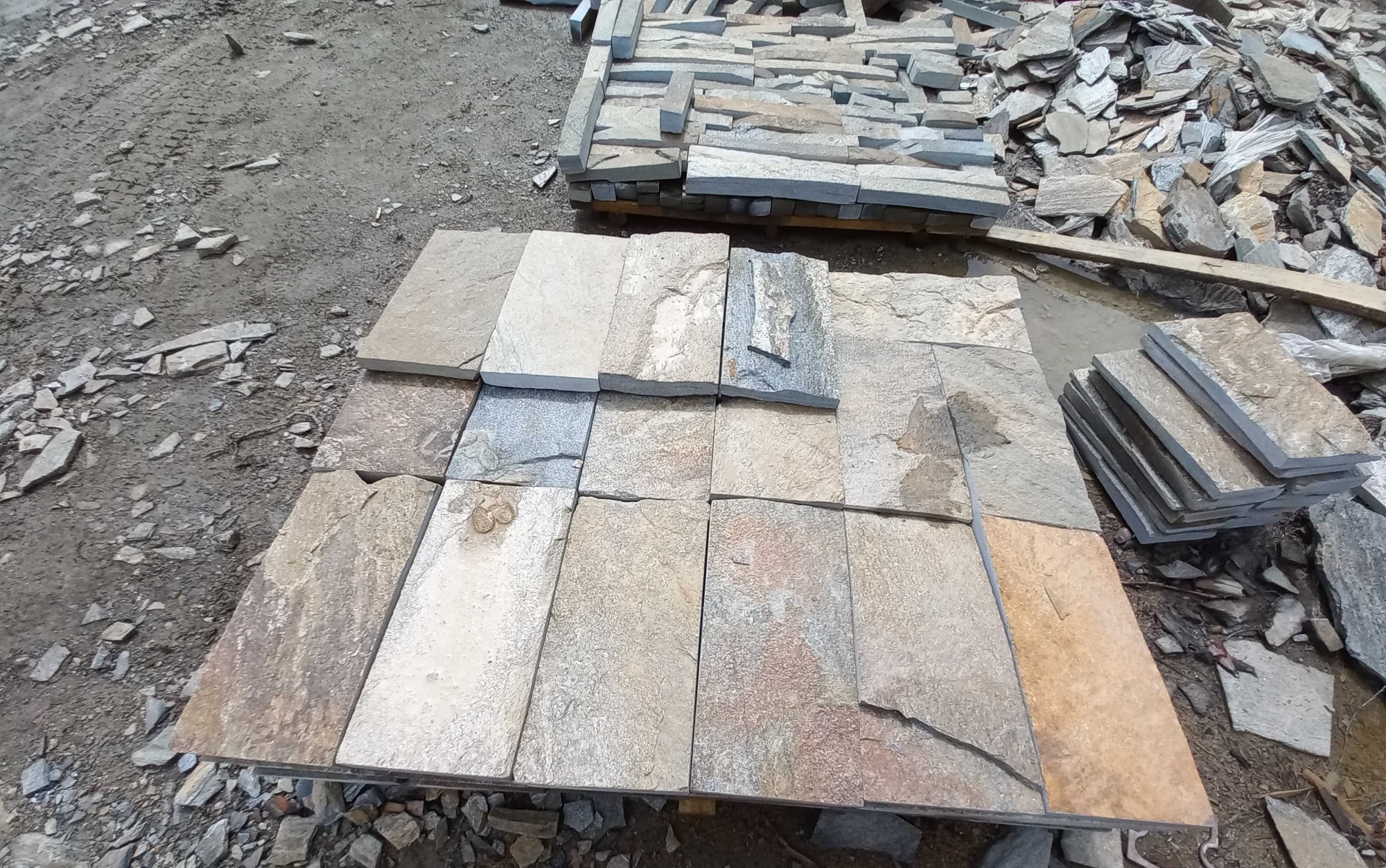 Плитка пилёная златолит Уральский для цоколя, отмостки купить в Республике Якутия