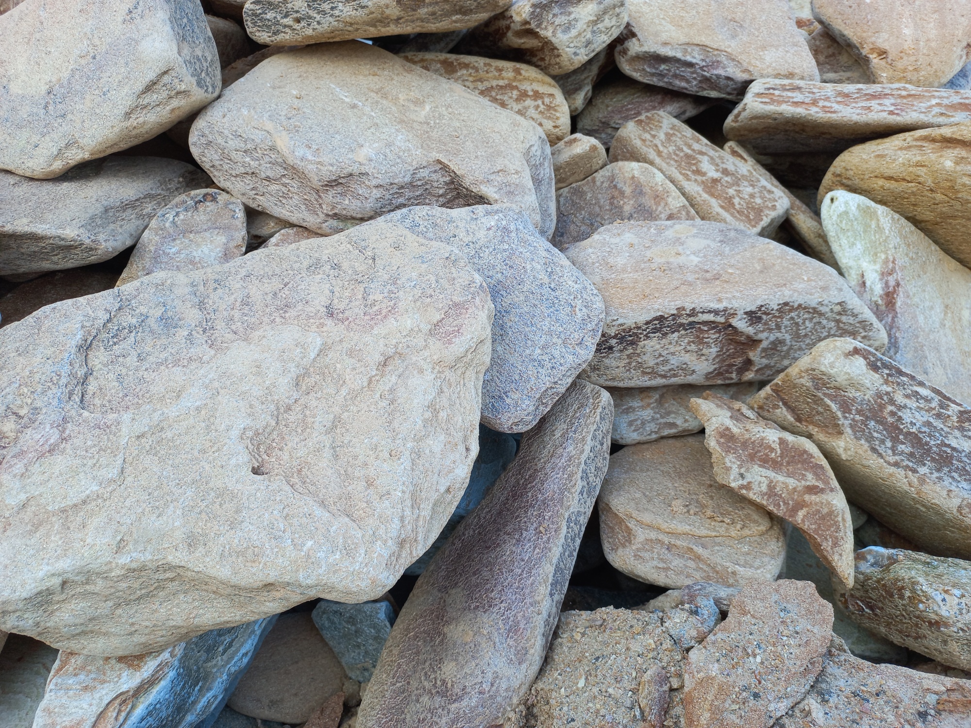 Златолит жёлтый, жёлто-зелёный глыбки и валуны для ланшафтного дизайна купить в Республике Якутия